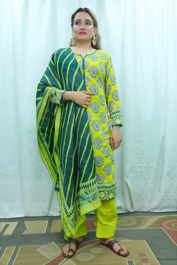 EGD-04 Ready to Wear 3pc Lawn - Image 2