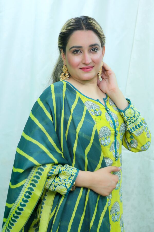 EGD-04 Ready to Wear 3pc Lawn - Image 3